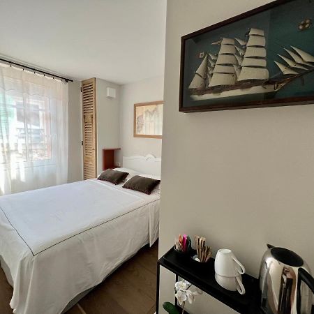 Les Petits Volets 2 Bed & Breakfast Antibes Bagian luar foto