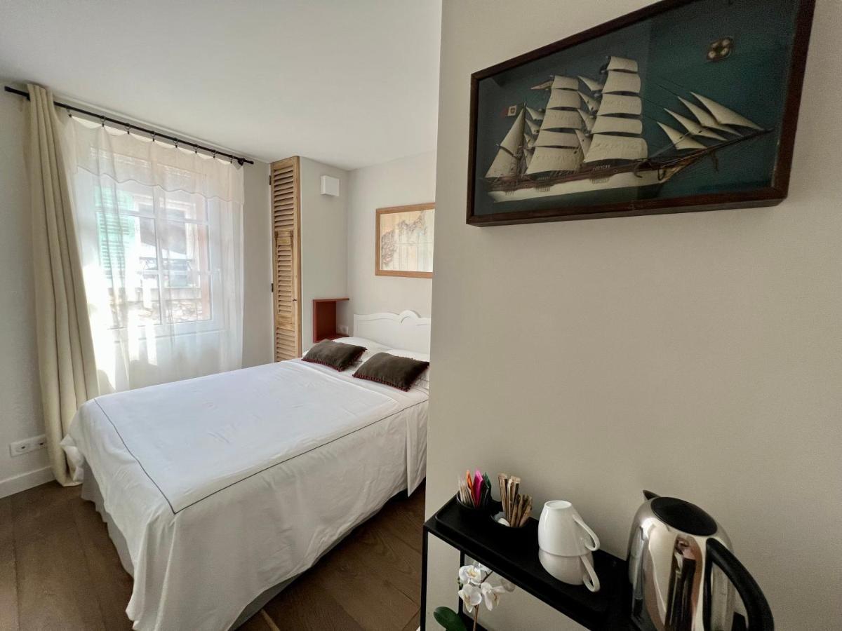 Les Petits Volets 2 Bed & Breakfast Antibes Bagian luar foto