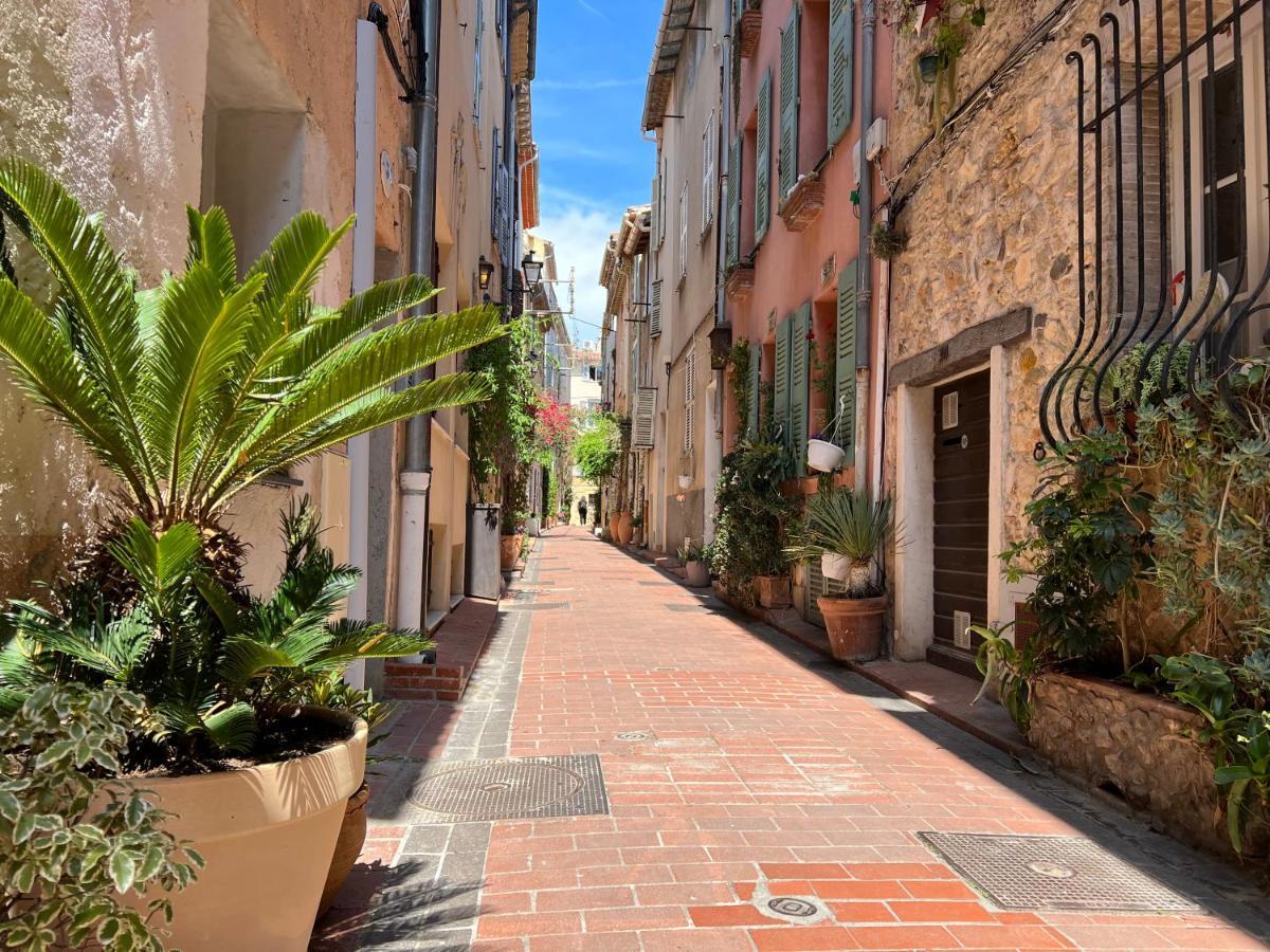 Les Petits Volets 2 Bed & Breakfast Antibes Bagian luar foto