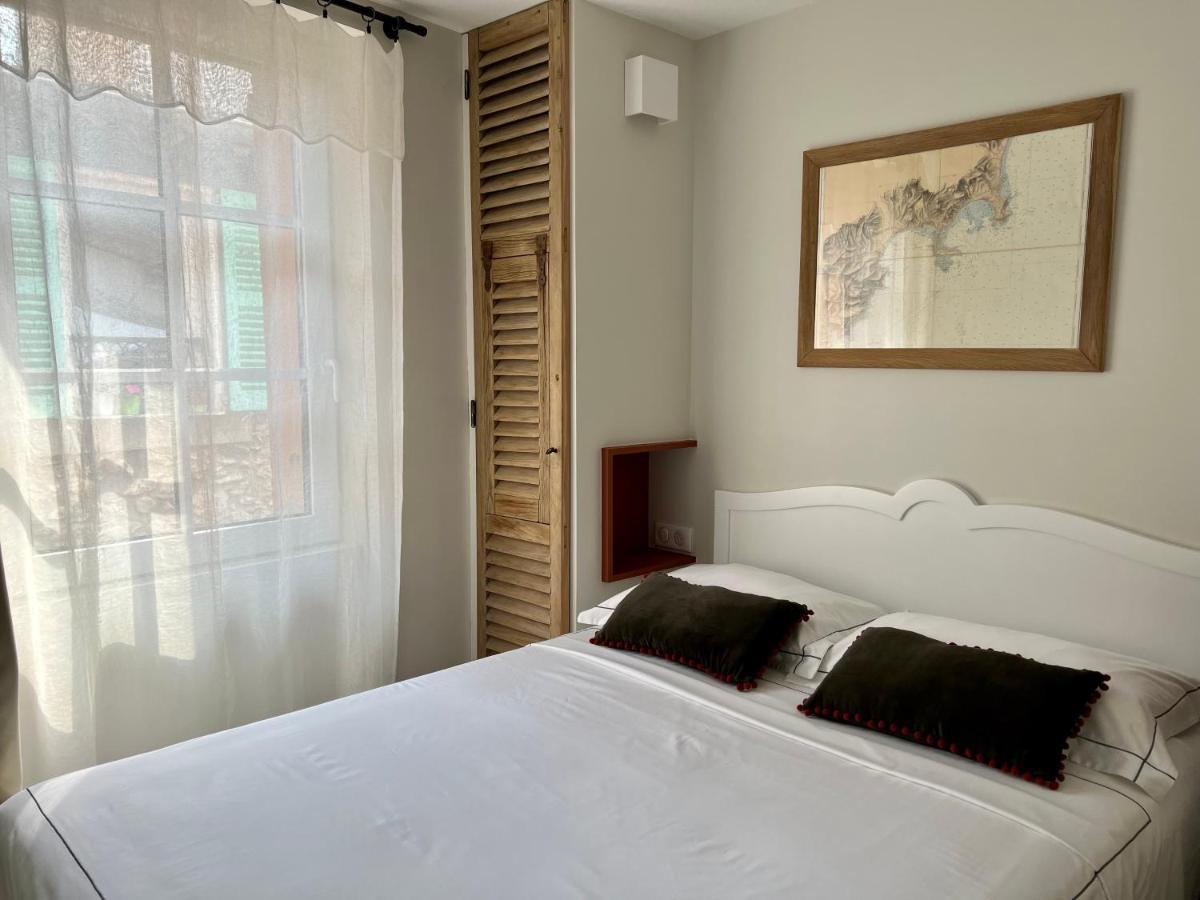 Les Petits Volets 2 Bed & Breakfast Antibes Bagian luar foto