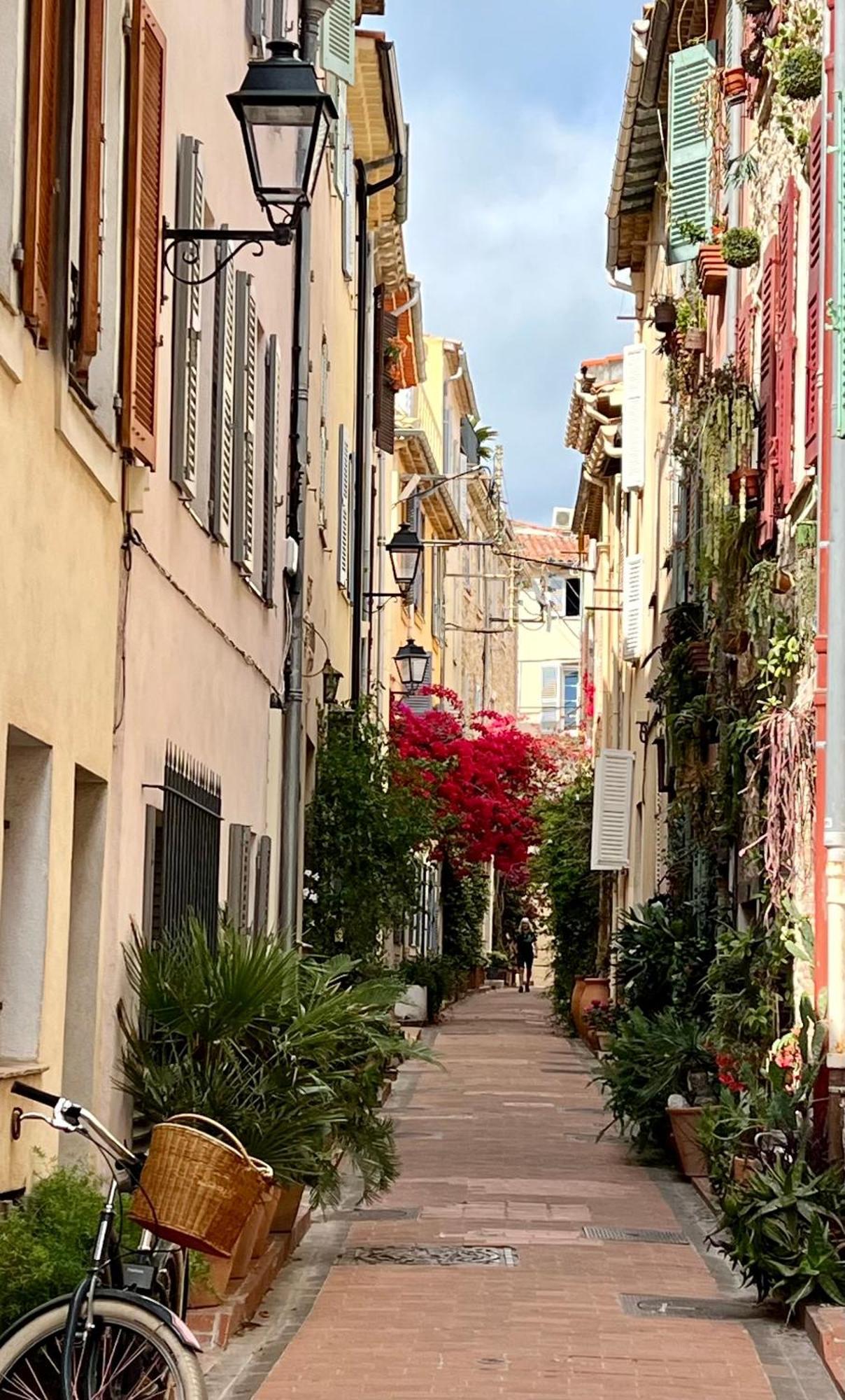 Les Petits Volets 2 Bed & Breakfast Antibes Bagian luar foto